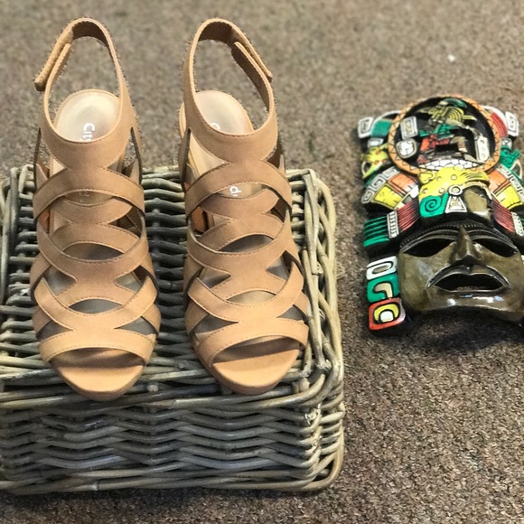 Tan Heels - Picture 3 of 3